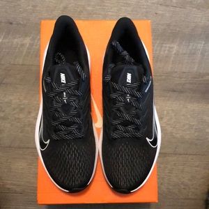 Nike new women’s zoom Winflo seven size 8 with original box